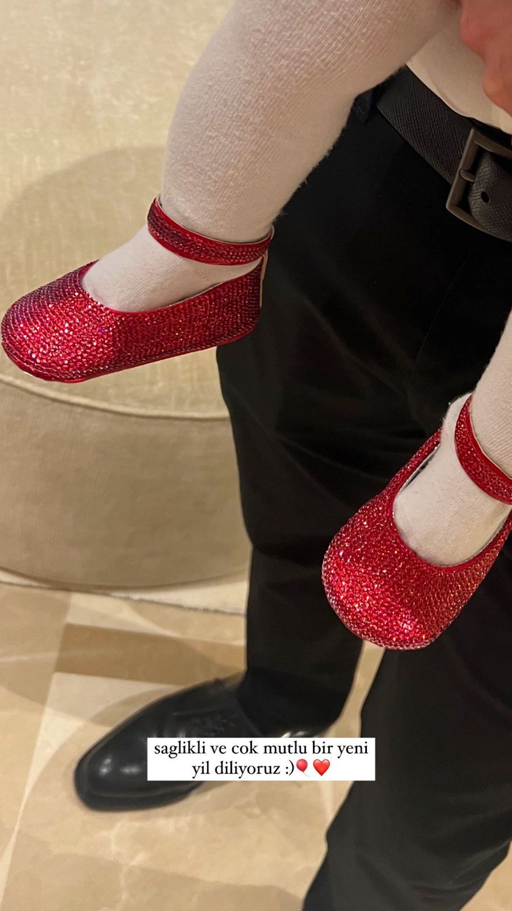 Ünlü isimlerden yeni yıl paylaşımları - 10