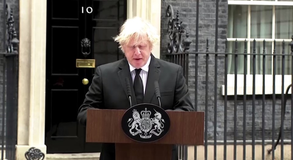 Prens Philip'in ölüm ilanı sırasındaki 'pejmürde' görünümü nedeniyle Boris Johnson'a tepki - 1