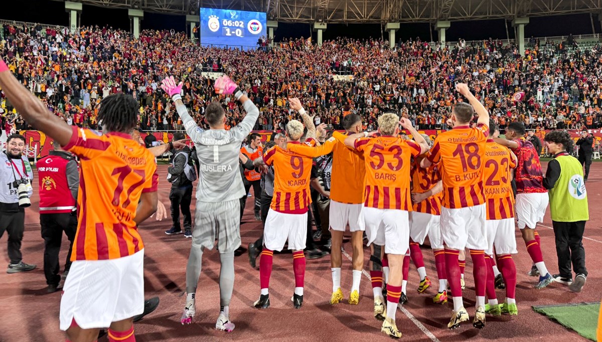 Fenerbahçe'nin sahadan çekilmesi sonrası Galatasaray'dan paylaşım Fenerbahçe'nin sahadan çekilmesi sonrası Galatasaray'dan paylaşım