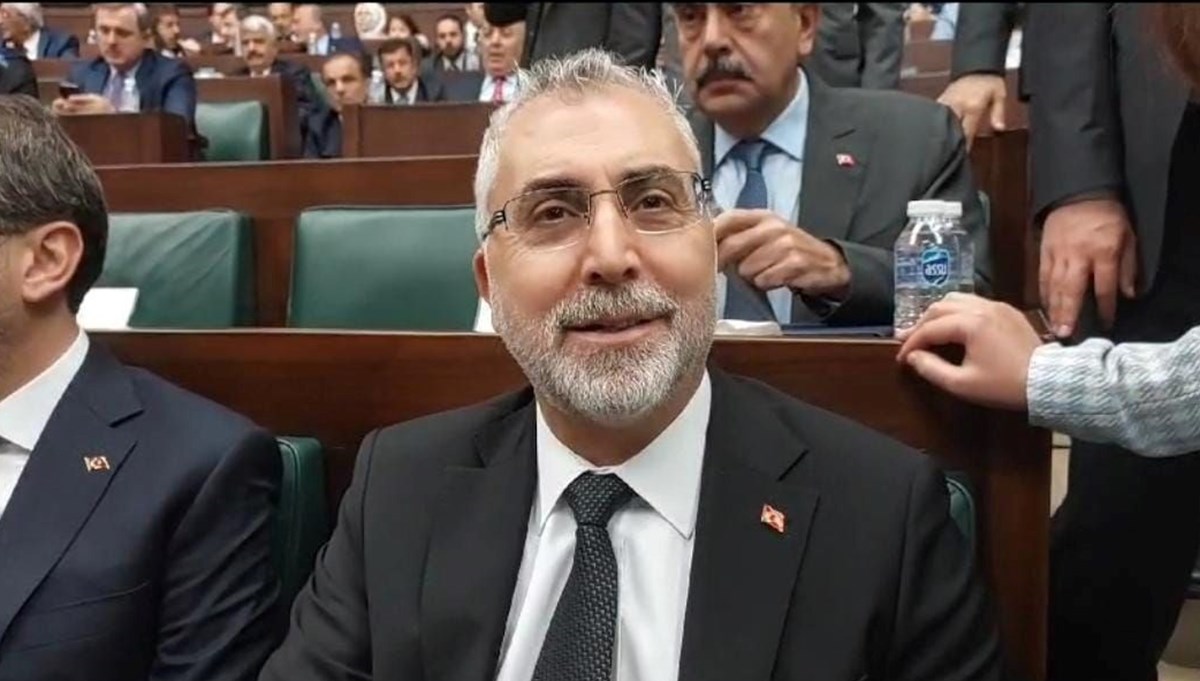 Çalışma ve Sosyal Güvenlik Bakanı Vedat Işıkhan’dan asgari ücret açıklaması Çalışma ve Sosyal Güvenlik Bakanı Vedat Işıkhan’dan asgari ücret açıklaması