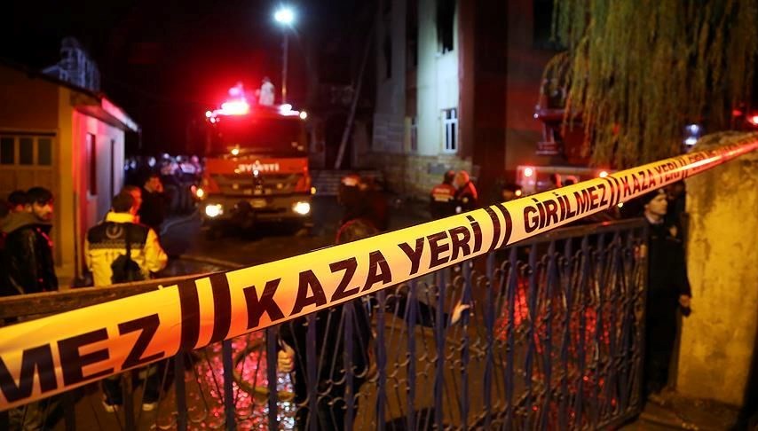 Doğalgaz sıkışması patlamaya neden oldu: Ev sahibi yaralandı