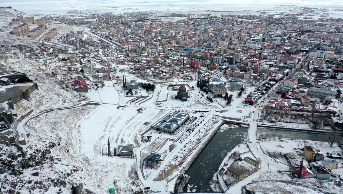 Ardahan ve Kars'ta 77 köye ulaşım yok