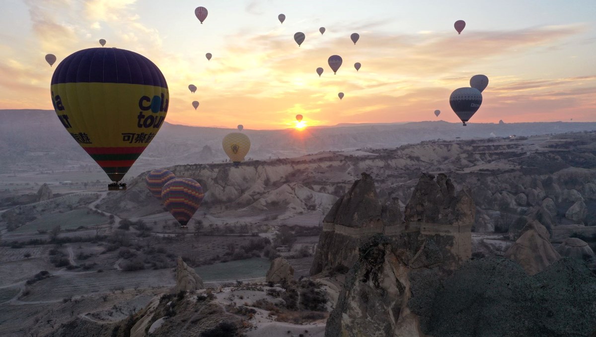 Kapadokya'da turistler yeni yılın ilk gününde çeşitli aktivitelere katıldı