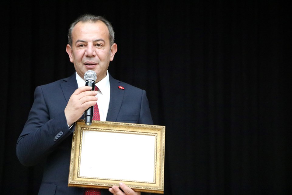 Bolu Belediye Başkanı Tanju Özcan mazbatasını aldı - 1