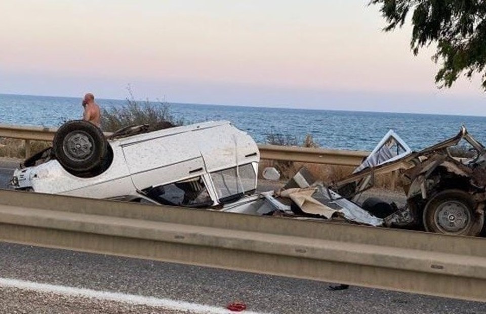Bariyere çarpan araç hurda yığınına döndü: Bir ölü, bir yaralı - 2