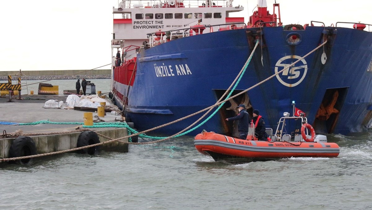 Halat çarpınca denize düşen gemici kayboldu