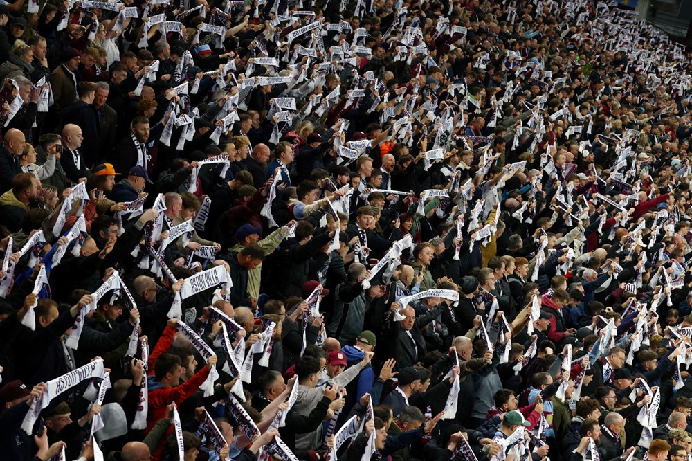 Şampiyonlar Ligi'nde futbolcuları güldüren hata: Seremonide yanlış şarkı çalındı - 8