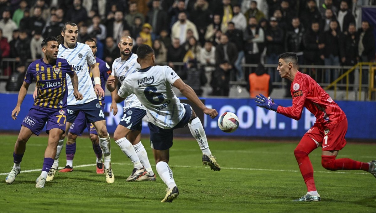 Fenerbahçe'nin en hırçın isimleri Djiku ve Fred oldu