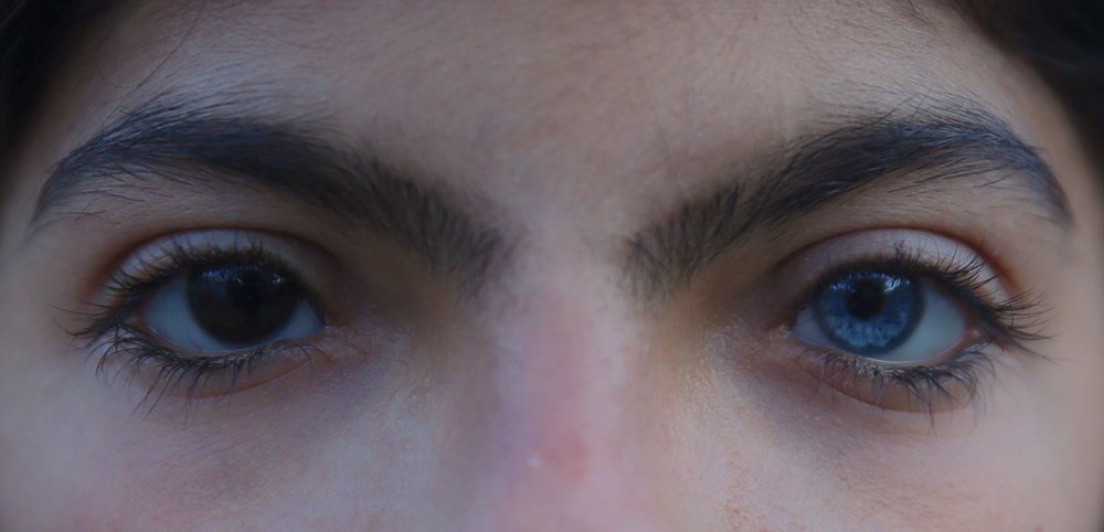 Görenler fotoğraf çektiriyor: Biri mavi biri siyah gözlü kardeşler ilgi odağı oldu - 4