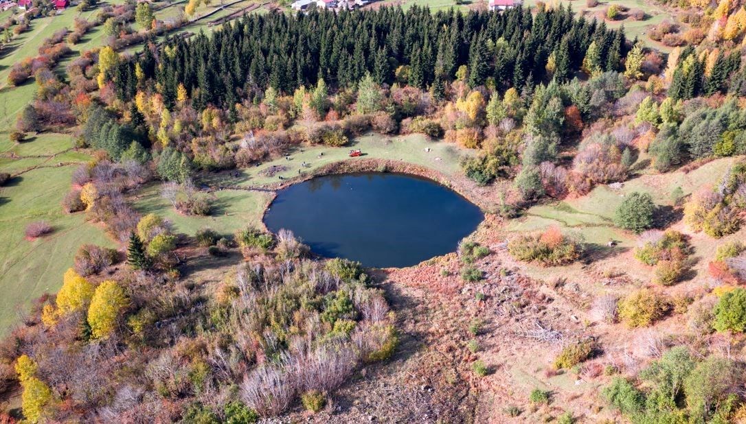 Şavşat'ın gözü: Rutav Gölü doğal güzelliğiyle kendine hayran bırakıyor