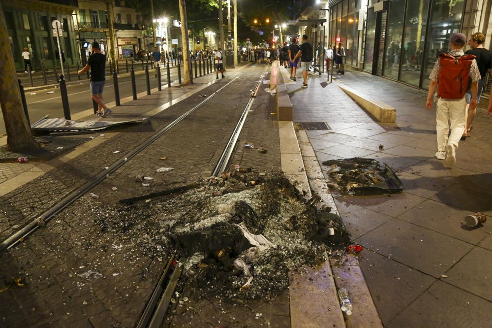 Fransa'daki protestolar 6. gününde: Katil zanlısı polise bağış yağmuru - 9