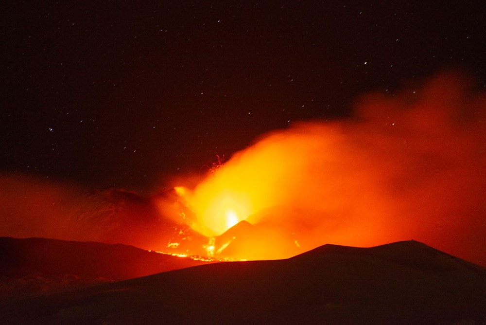 Etna Yanardağı yeniden faaliyete geçti - 1