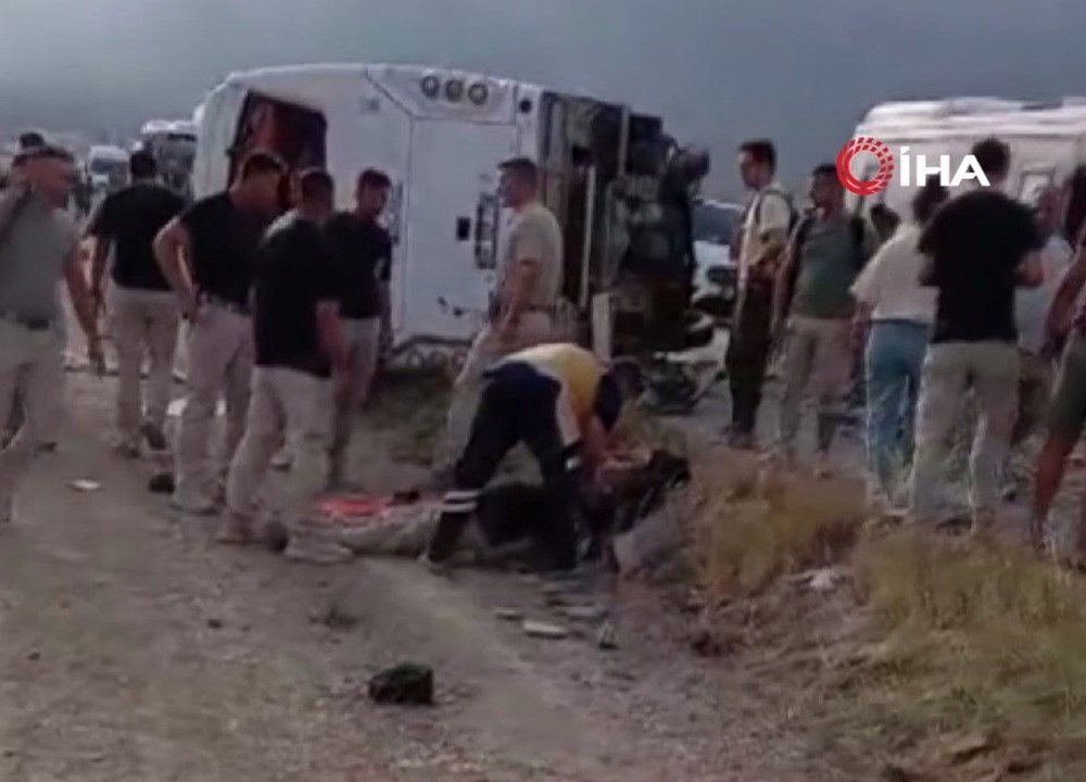 Mersin'de otobüs karşı şeride geçti: 2 ölü, 35 yaralı - 3