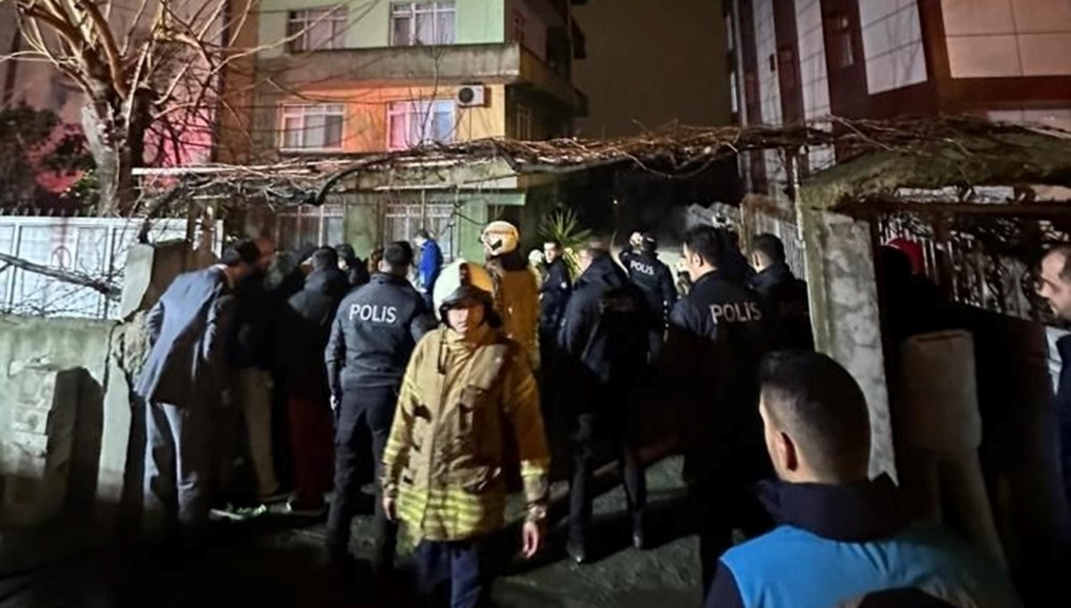 Beyoğlu'nda gecekonduda yangın paniği Beyoğlu'nda gecekonduda yangın paniği