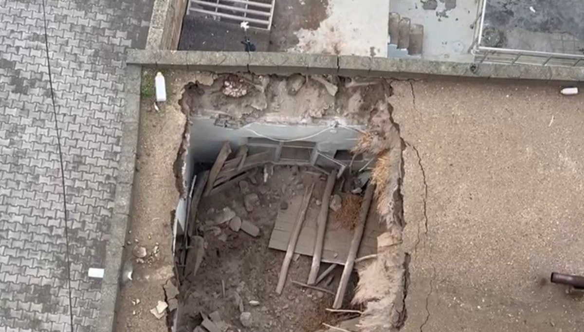 Mardin'de tavanı çöken evden şans eseri kurtuldu