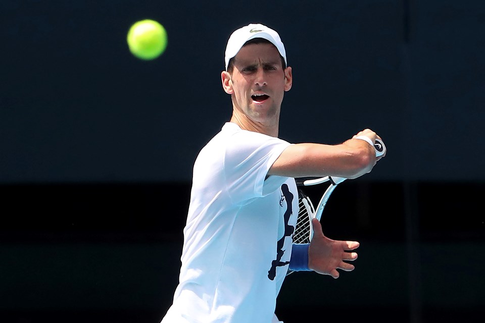 Gözaltına alınan Novak Djokovic yeniden mültecilerin tutulduğu otele yerleştirildi - 1