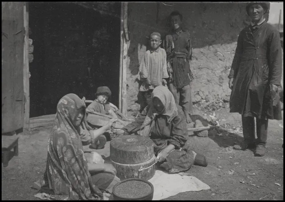 Bilim kurgu değil Türk boylarının 111 yıllık fotoğrafları. Gizemli heykeller, gelişmiş aletler, tanıdık kıyafetler (106 fotoğrafla gizemli Türk tarihi) - 31