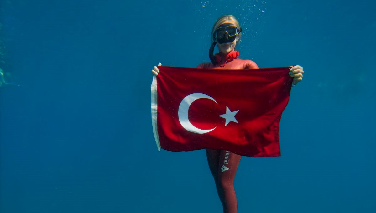 Şahika Ercümen’den Zafer Anı Dalışı
