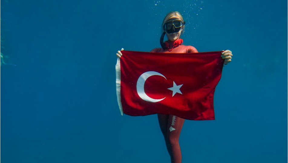 Milli Sporcu Şahika Ercümen’den Zafer Anı Dalışı