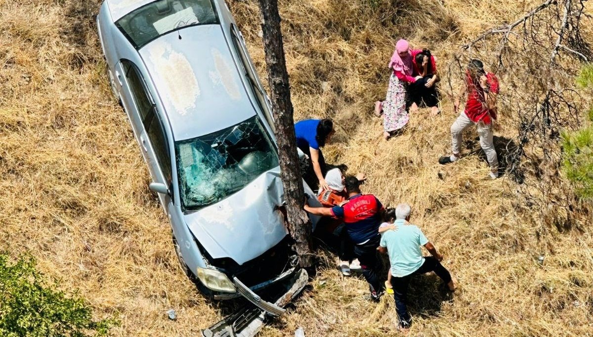 Osmaniye'de otomobil şarampole yuvarlandı: 2 yaralı