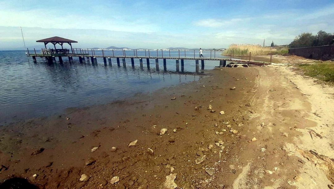 Ayvalık'ta tedirgin eden çekilme