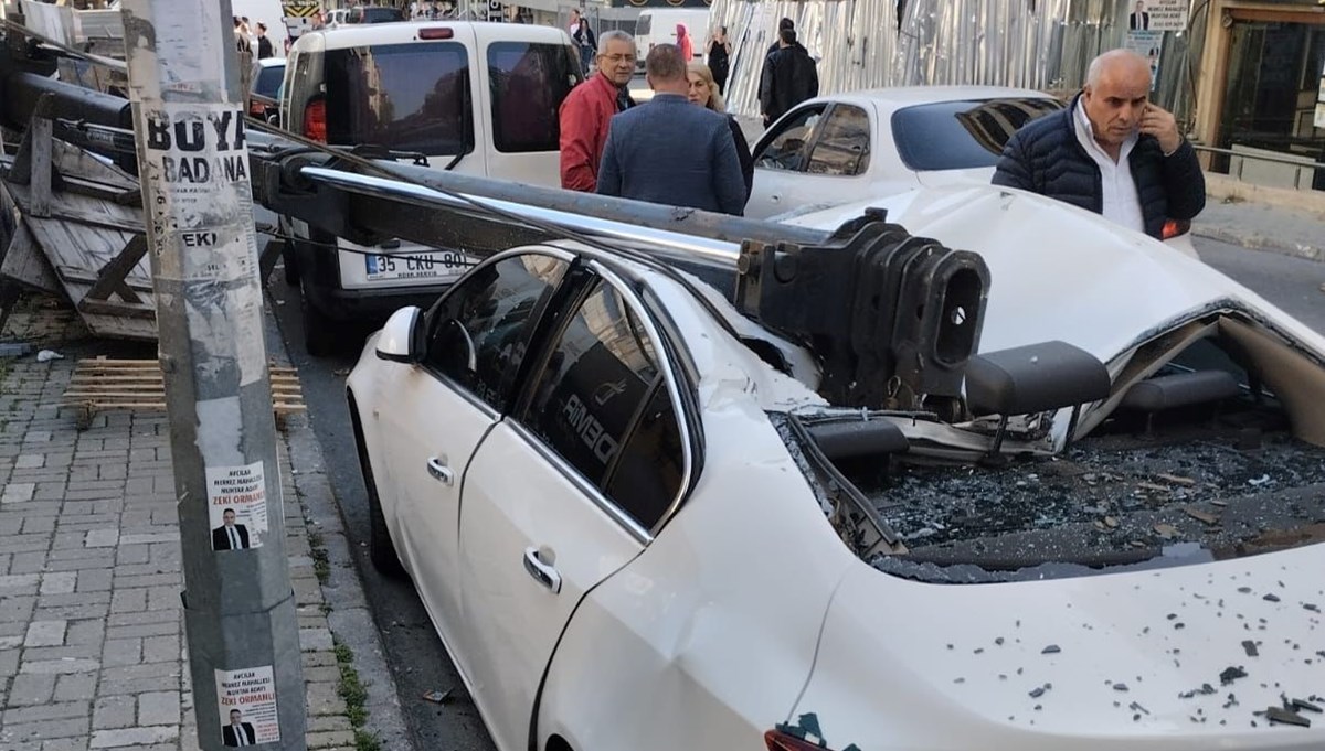 Avcılar’da inşaat çalışması sırasında vinç devrildi, facianın eşiğinden dönüldü