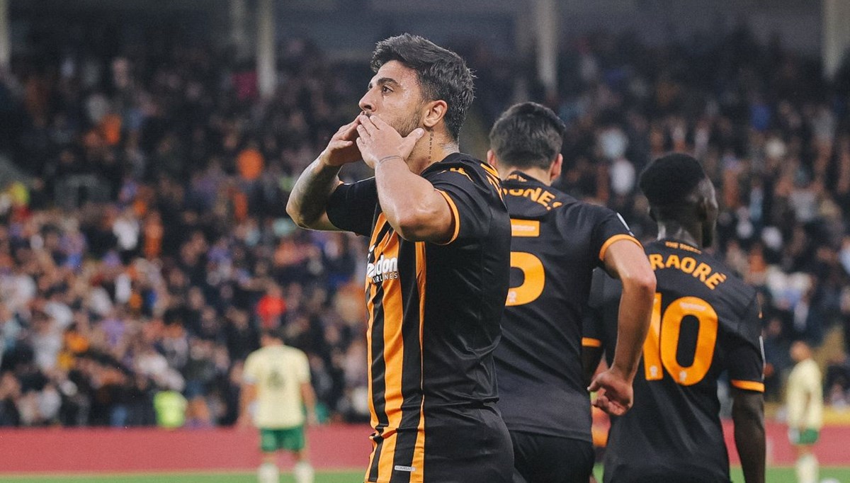 Ozan Tufan İngiltere'de ayın futbolcusu ödülüne aday gösterildi Ozan Tufan İngiltere'de ayın futbolcusu ödülüne aday gösterildi