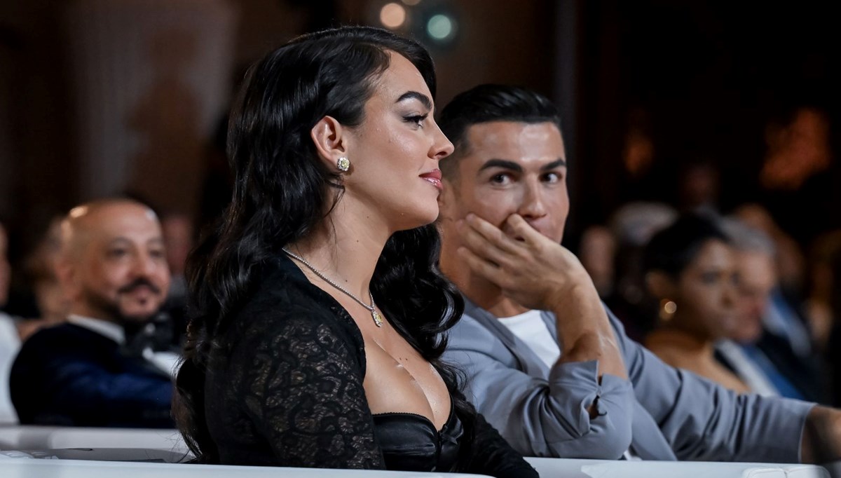 Christiano Ronaldo 9 yıldır birlikte olduğu çocuklarının annesi Georgina Rodriguez ile evleniyor Christiano Ronaldo 9 yıldır birlikte olduğu çocuklarının annesi Georgina Rodriguez ile evleniyor