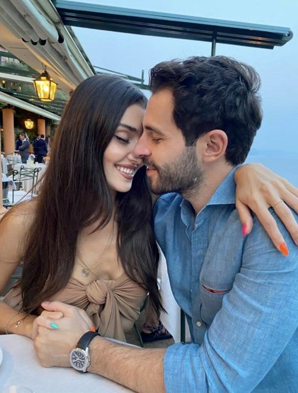 Hande Erçel ile Hakan Sabancı, ikinci yıl dönümlerini kutladı - 13