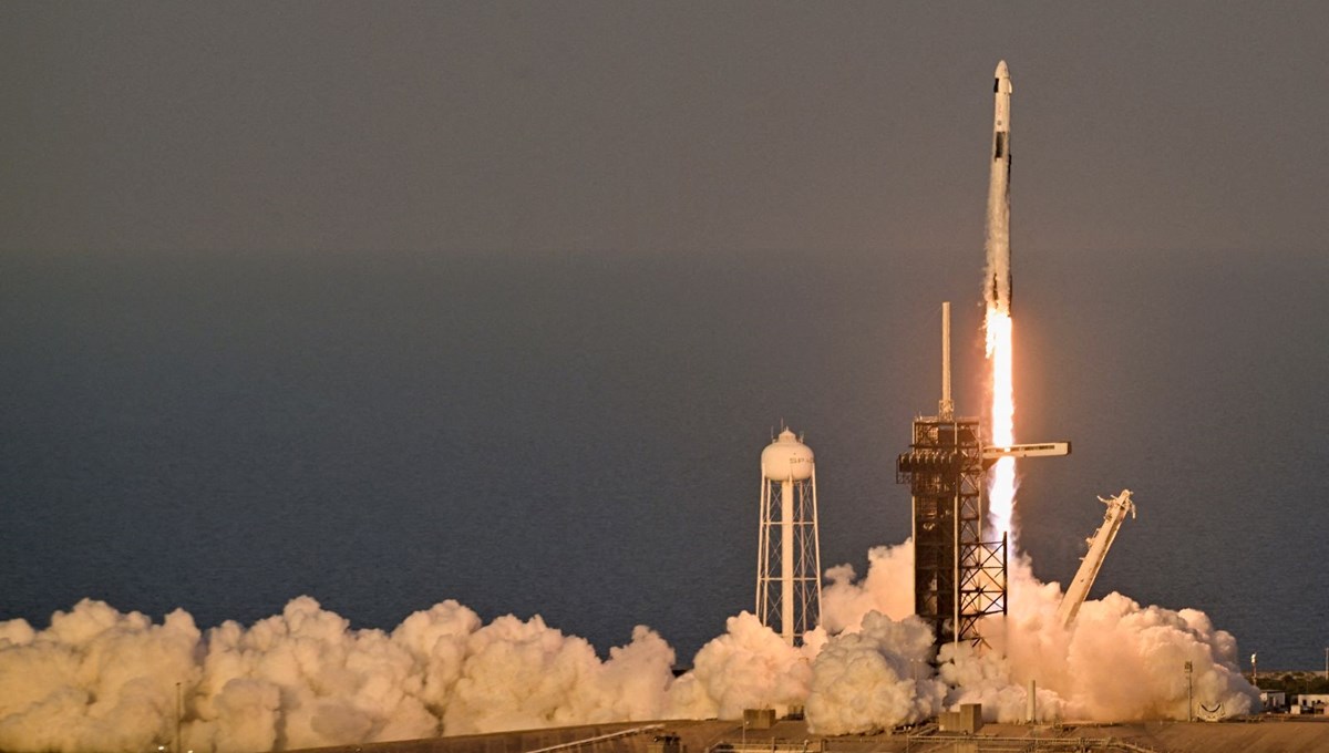 SpaceX'in 4 astronotu uzaya fırlatıldı: Bilimsel araştırma başladı SpaceX'in 4 astronotu uzaya fırlatıldı: Bilimsel araştırma başladı