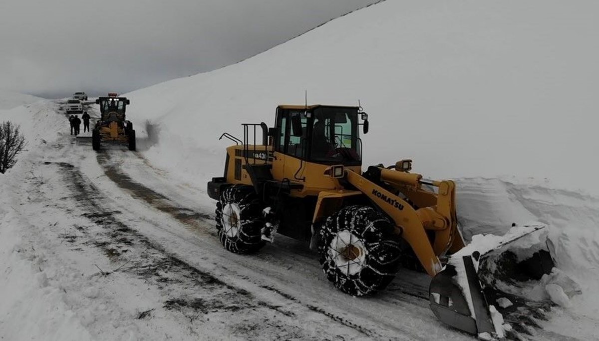 Bayburt’un yüksek kesimlerinde kar yağışı etkili oldu