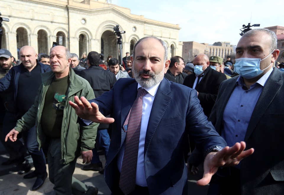 Ermenistan ordusu Başbakan Paşinyan ve hükümetin istifasını talep etti - 2
