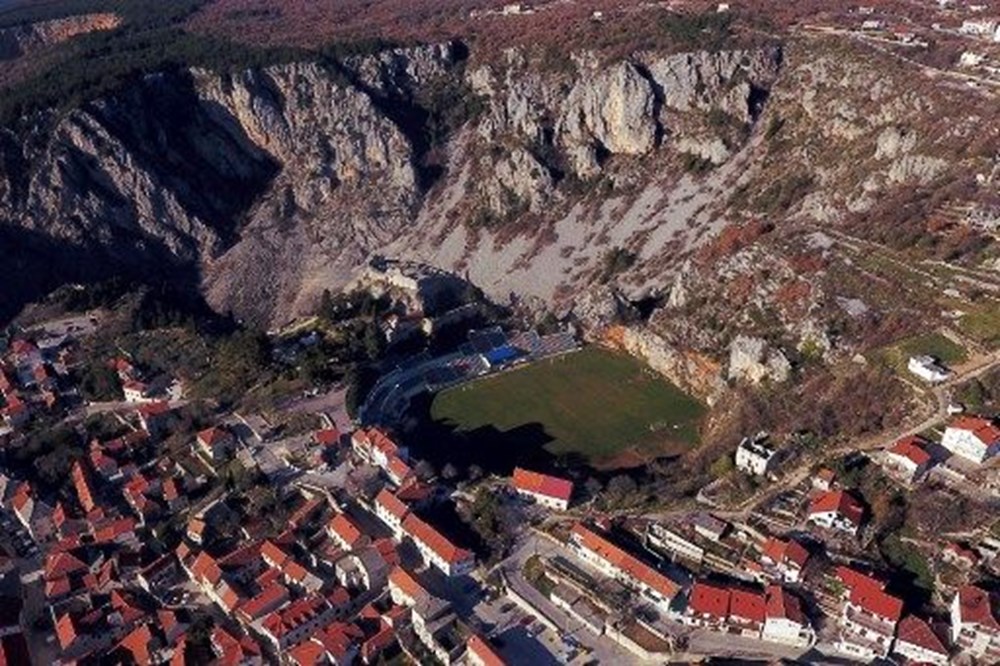 Dünyanın en ilginç futbol sahaları - 3