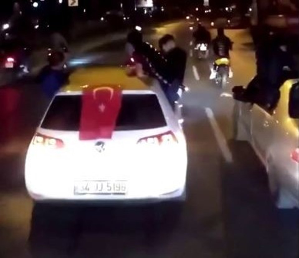 İstanbul'da yine asker uğurlama terörü: Tüneli kapatıp havaya ateş açtılar - 3
