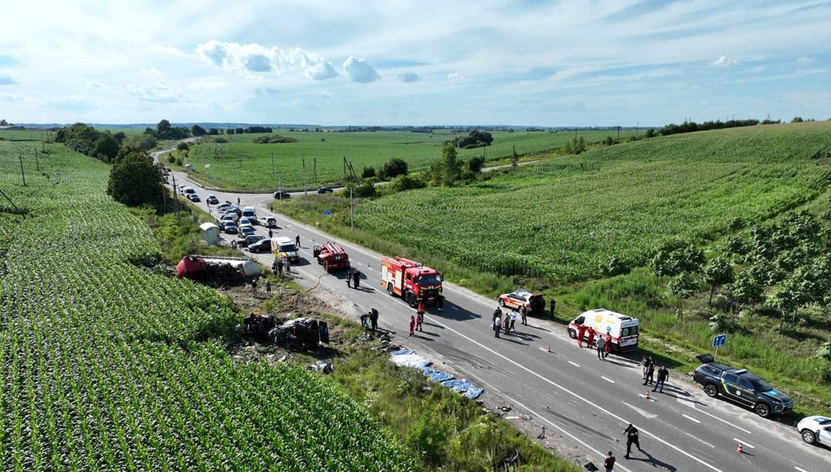 Ukrayna’da kamyon ve minibüs çarpıştı: 14 ölü