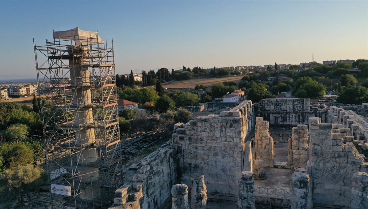 Apollon Tapınağı'nda bulunan 2 bin 300 yıllık sütunlar restore edilecek