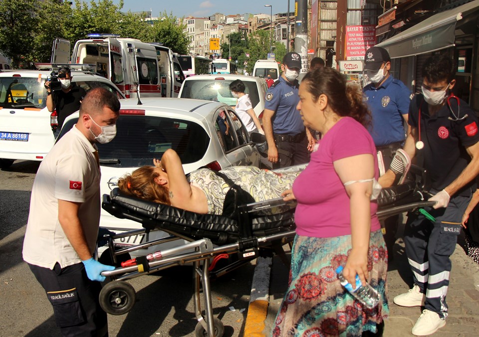 Beyoğlu İlçe Emniyet Müdürlüğü önünde kadına silahlı saldırı - 1