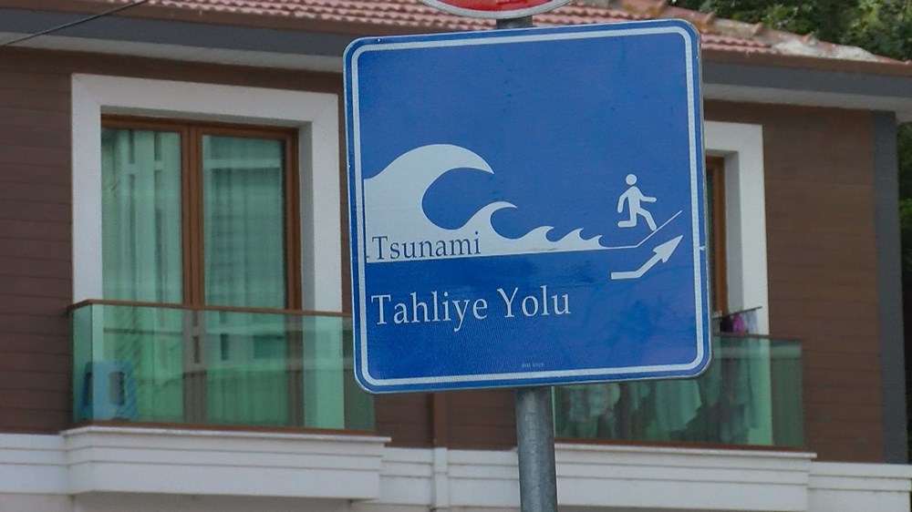 İstanbul'da 'tsunamiden kaçış' tabelaları - 8