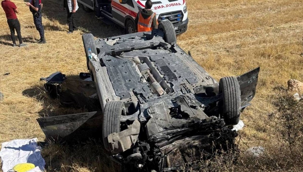 Tarlaya devrildi, 2 kişi yaralandı