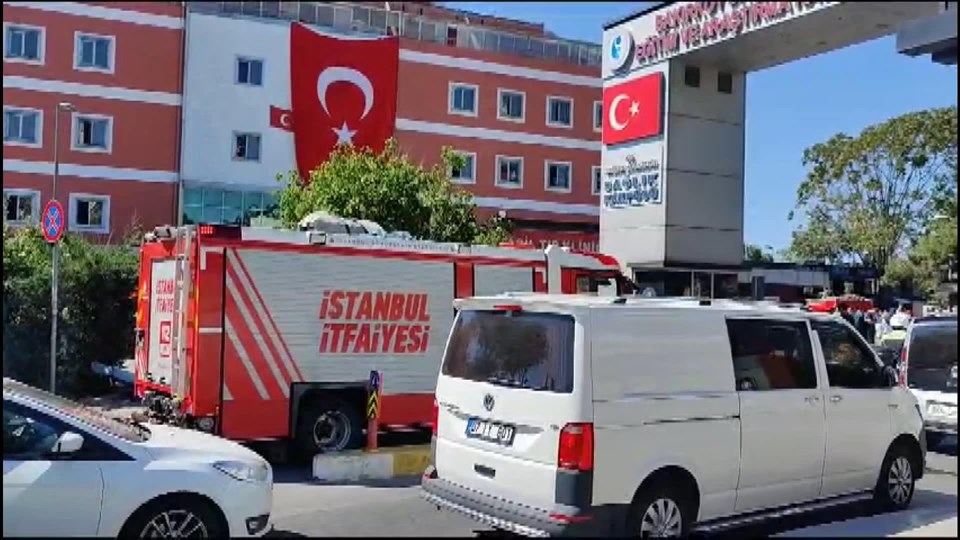 SON DAKİKA HABERİ: Bakırköy Dr. Sadi Konuk Eğitim ve Araştırma Hastanesi'nde yangın - 1