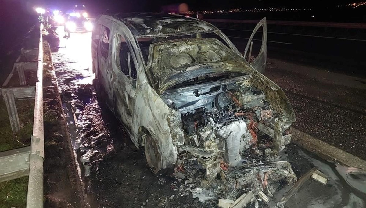 Kahramanmaraş’ta seyir halindeki araç yandı Kahramanmaraş’ta seyir halindeki araç yandı