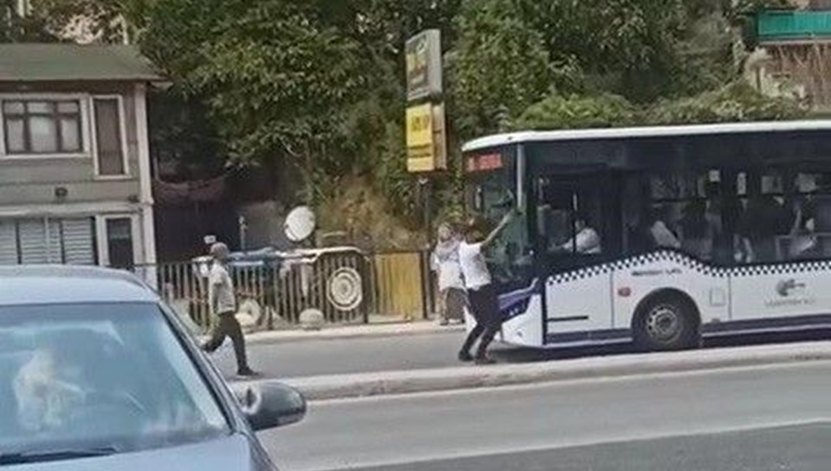 Karabük'te ilginç olay: Kollarını açarak koşan adam halk otobüsüne çarptı