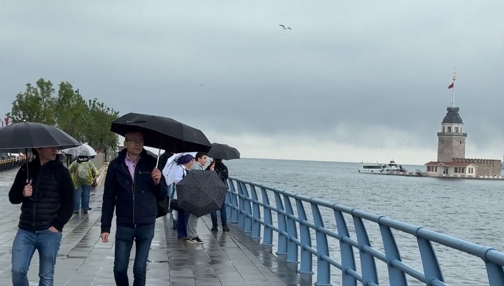 İstanbul'da sağanak yağış pazar günü de tesirli olacak 75