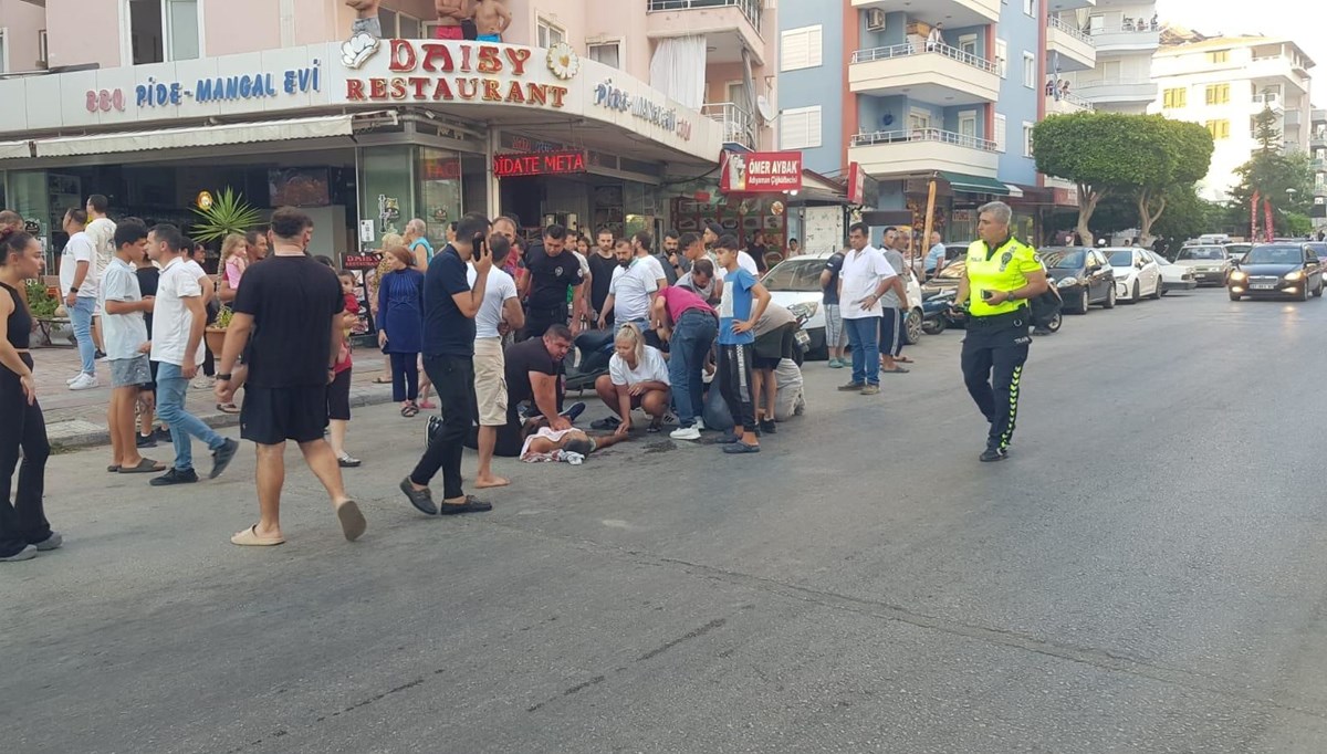 Baba-oğul 3 kişiyi bıçakladı: 1 ölü, 2 yaralı Baba-oğul 3 kişiyi bıçakladı: 1 ölü, 2 yaralı