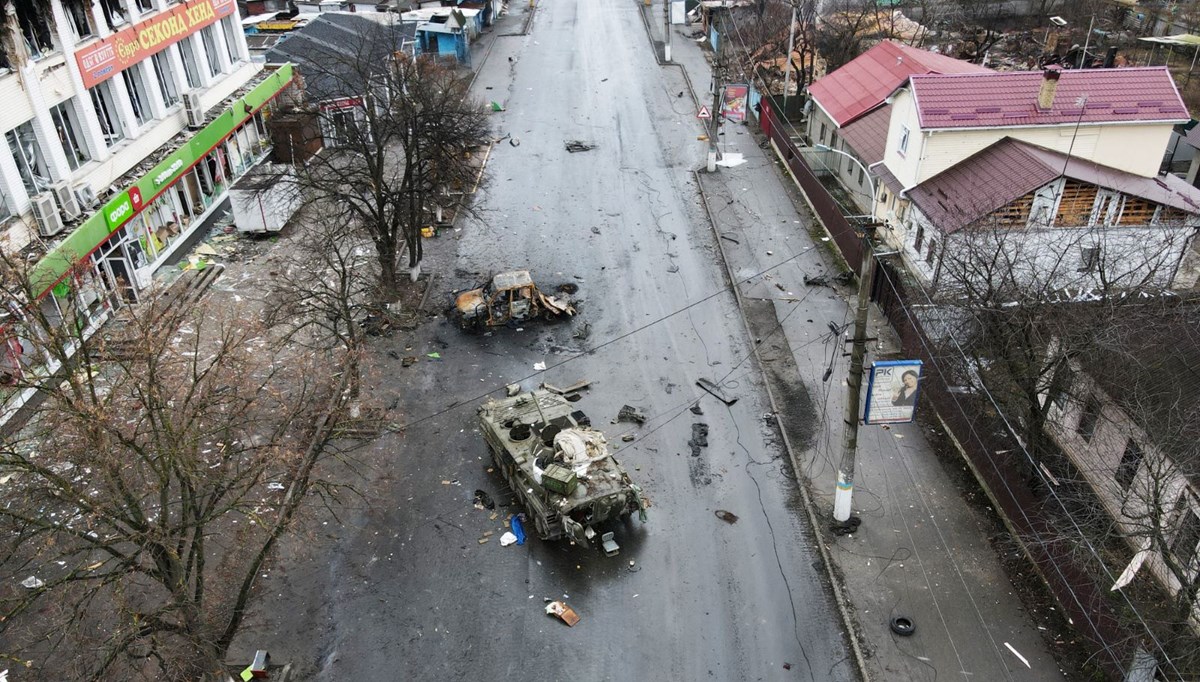 Rusya'nın saldırısı altındaki Kiev'de son durum: Tanklar barikatlarla engellenmeye çalışılıyor