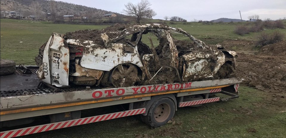 PKK'lı teröristlerin İstanbul'dan çaldığı araç Lice'de gömülü bulundu - 1