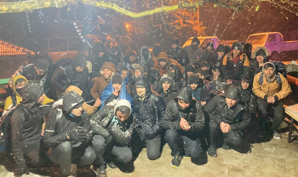 Kırklareli'de çoğu yarı çıplak 187 kaçak göçmen yakalandı - 2