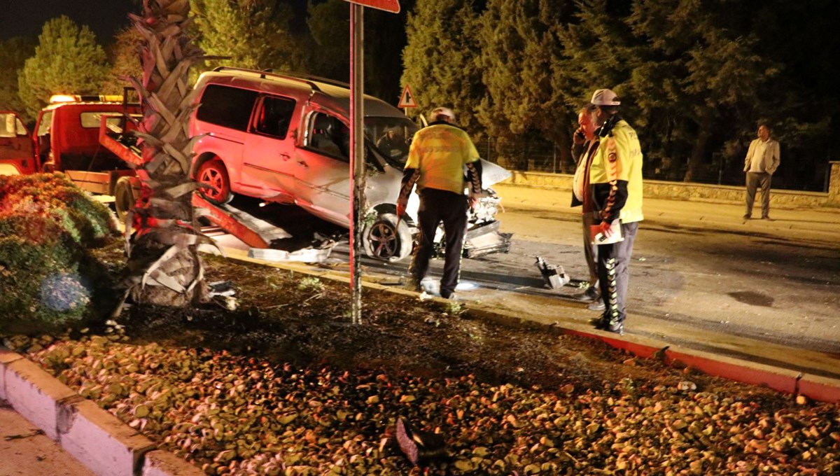 Denizli'de feci kaza: 2 ölü Denizli'de feci kaza: 2 ölü