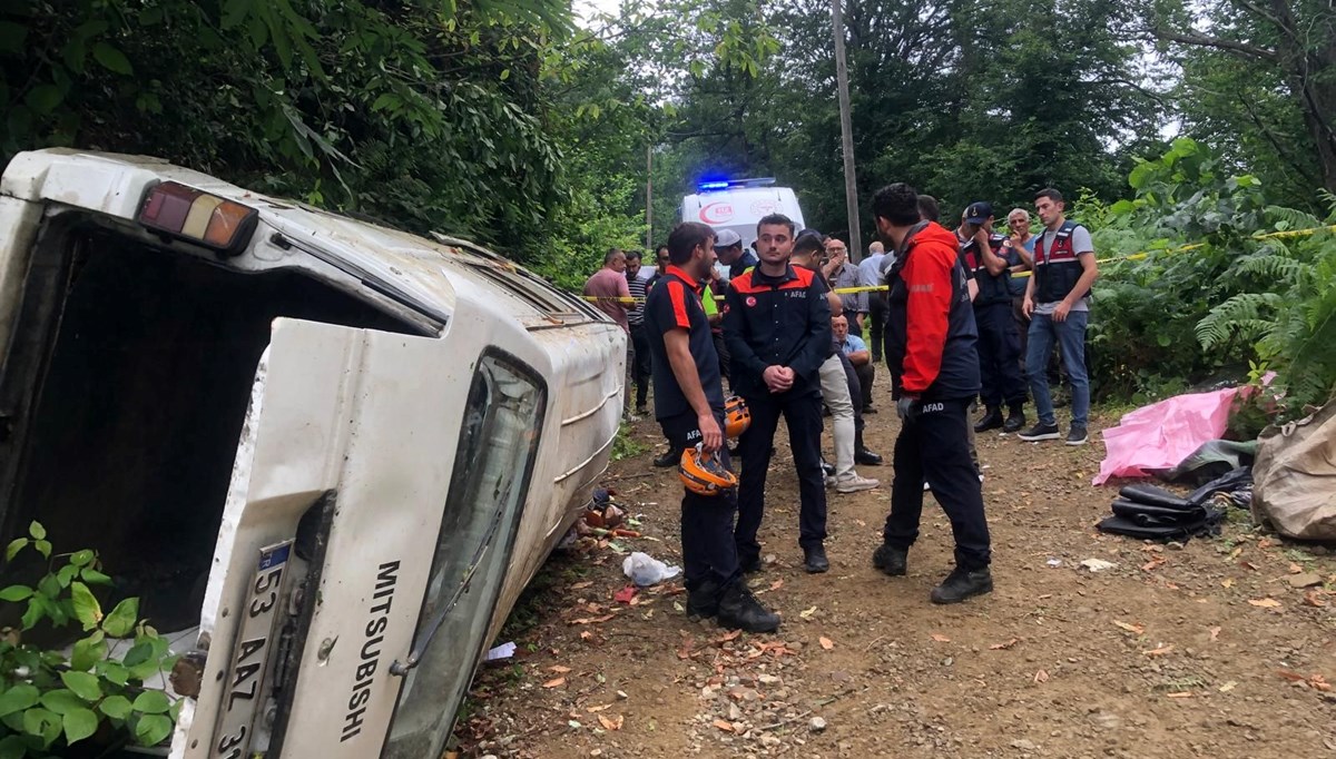 Rize'de minibüs yamaçtan yuvarlandı: İki ölü, üç yaralı