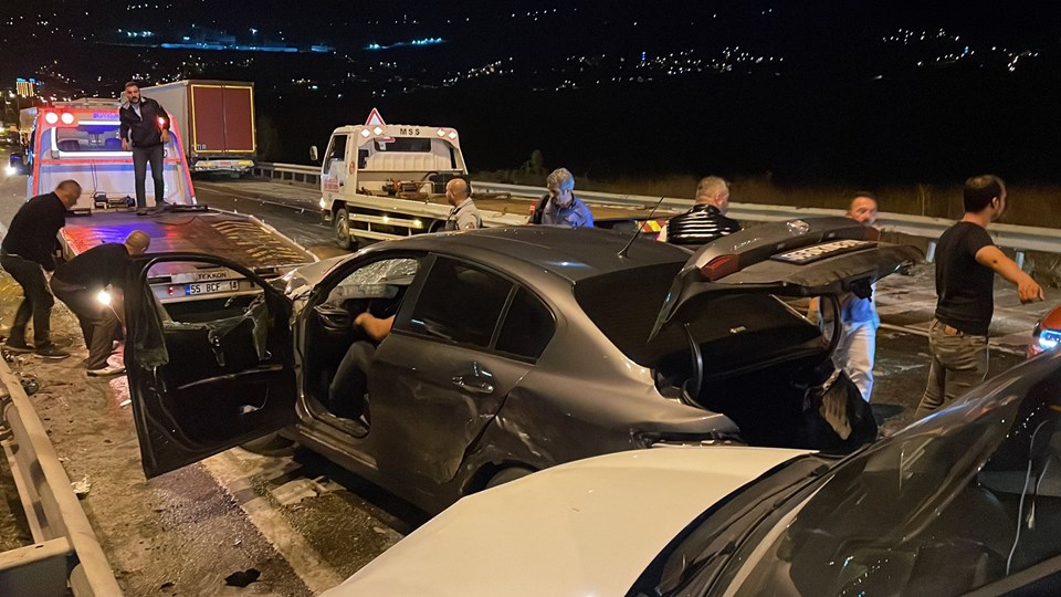 Samsun'da zincirleme kaza: 23 araç birbirine girdi - 1